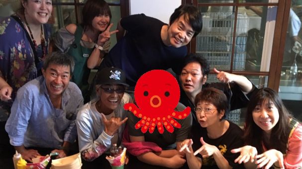 Eiichiro Oda, autor de One Piece, reúne amigos para uma “Festa do Takoyaki”
